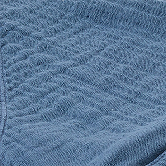 Nahaufnahme des weichen, blauen Kapuzenhandtuchs