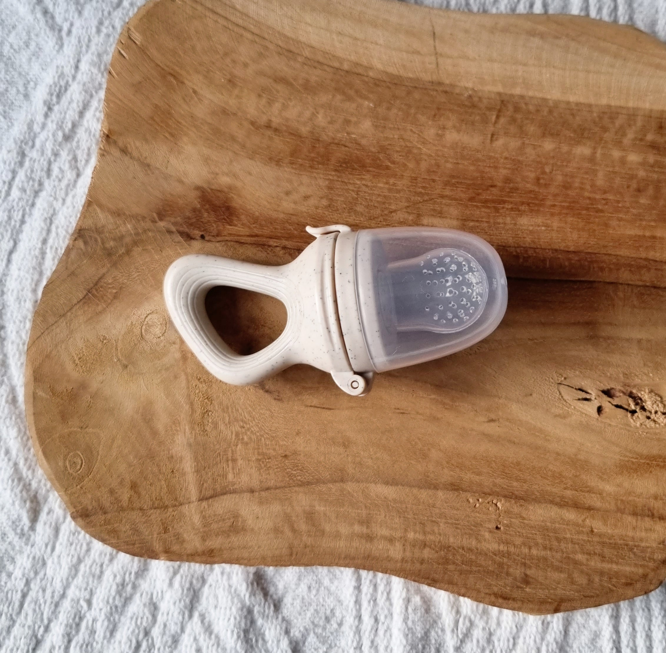 Fruchtschnuller in Beige mit Punkten, für pürierte Früchte und Gemüse, BPA-frei