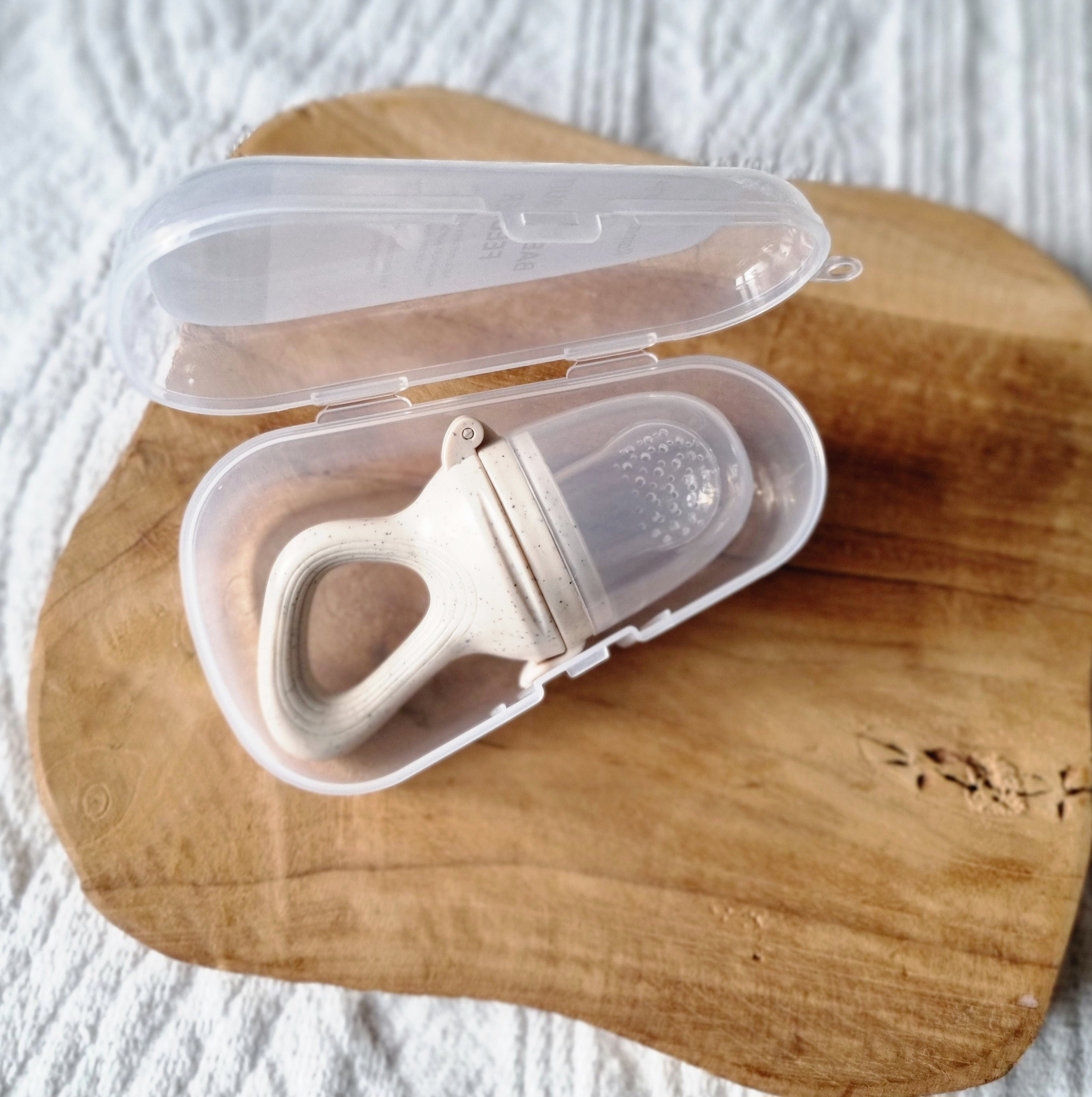 Fruchtschnuller in Beige mit Punkten, für pürierte Früchte und Gemüse, BPA-frei