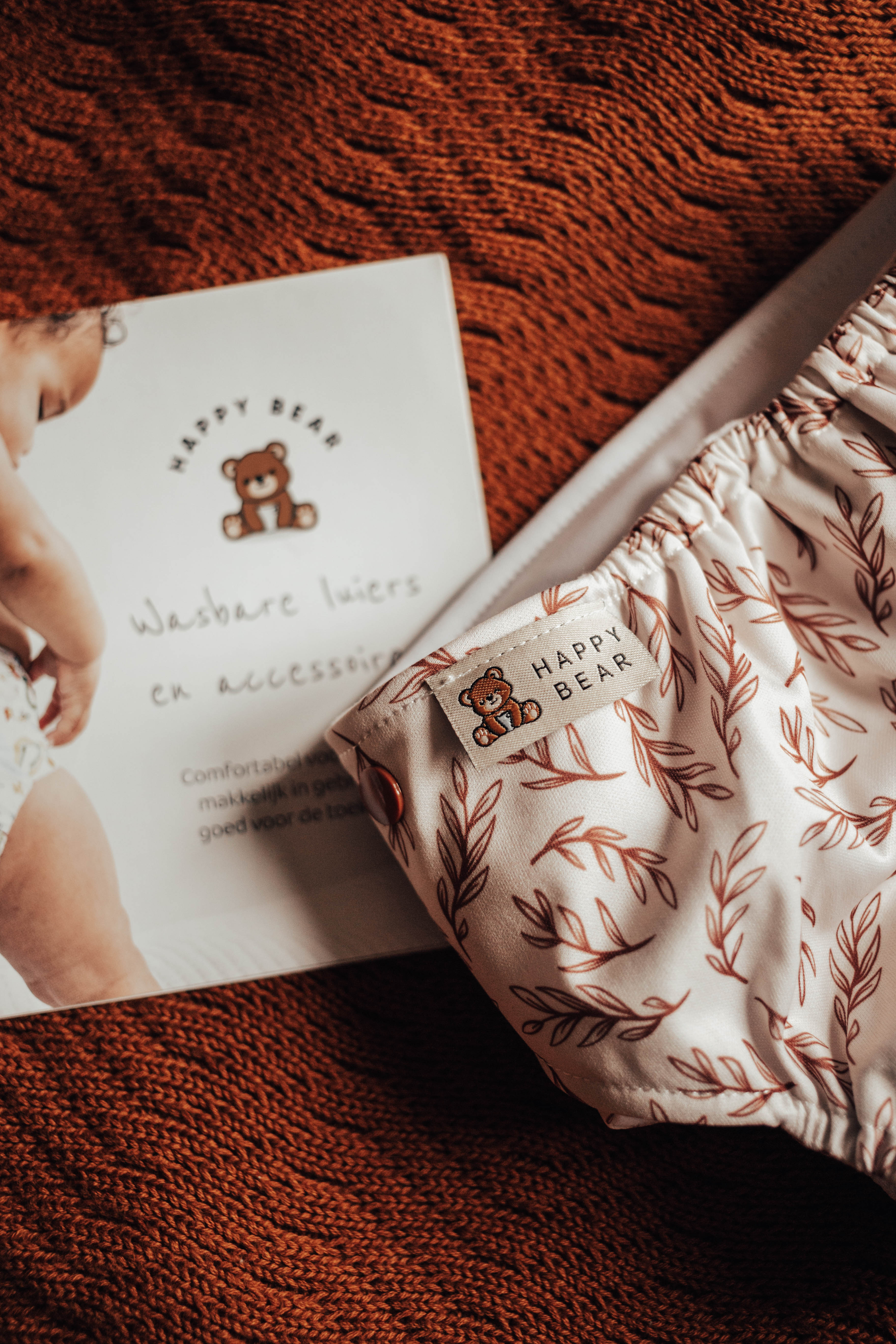 Happy Bear | Windel/Trainingshose mit Bienenmotiv. Farbe: weiß/gelb/schwarz