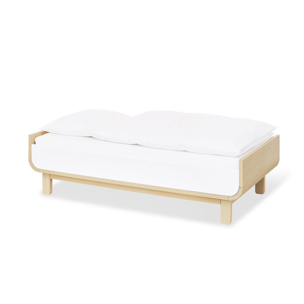 Kinderbett mit runden Ecken, umgebaut zum Juniorbett, in Ahornoptik und Weiß, mit niedriger Einstiegshöhe, ideal für Kleinkinder.