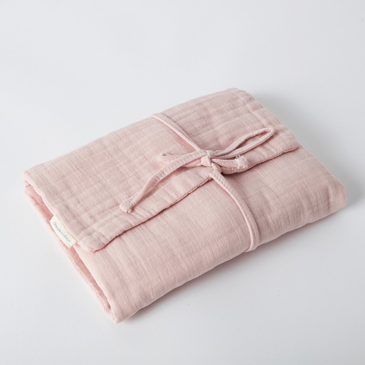 Wickelunterlage aus weichem Bio-Musselin ,gefaltet und verknotet, in zartem Farbton,- Rose