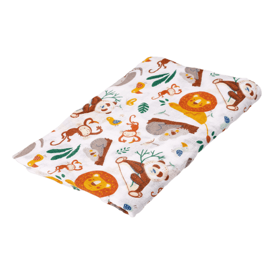 Entdecken Sie vielseitige Einsatzmöglichkeiten mit unserem hydrophilen Baumwolltuch (120 cm × 120 cm). Ob als Wickeltuch, Handtuch, Pucktuch, Decke oder Wickelunterlage - der dünne, atmungsaktive Musselin-Baumwollstoff sorgt für Komfort in jeder Situation. Praktisch und sanft zur Haut, ein Must-Have für Eltern und ihre Kleinen.
