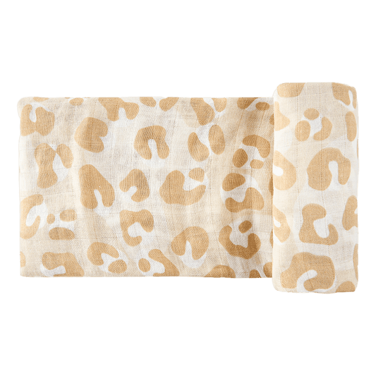 Babys lassen sich jetzt in wilden Stimmungen wiegen! Mit dem hydrophilen Tuch “Tiger” können sie sogar im Bad ihren Spielspaß haben. Eine tolle Kombination aus weichem Material und einem süßen Design in den Maßen 120cm x 120cm. Ein perfektes Accessoire für ein wachendes Auge, denn dieses Tuch macht immer mächtig Laune!