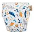 Bild in Galerie-Betrachter laden, Entdecke unsere waschbare Schwimmwindel "Meerestiere/ Sea Animals" mit Druckknöpfen, die sich schnell und einfach an die Größe Deines Kindes anpassen lässt - ganz ohne Klemmen und Klettverschlüsse! Mit elastischem Verschluss und guter Passform gelingt das Schwimmenlernen ganz locker!