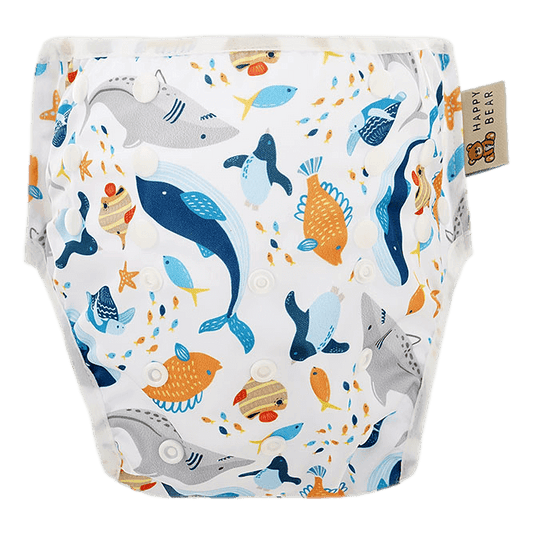 Entdecke unsere waschbare Schwimmwindel "Meerestiere/ Sea Animals" mit Druckknöpfen, die sich schnell und einfach an die Größe Deines Kindes anpassen lässt - ganz ohne Klemmen und Klettverschlüsse! Mit elastischem Verschluss und guter Passform gelingt das Schwimmenlernen ganz locker!