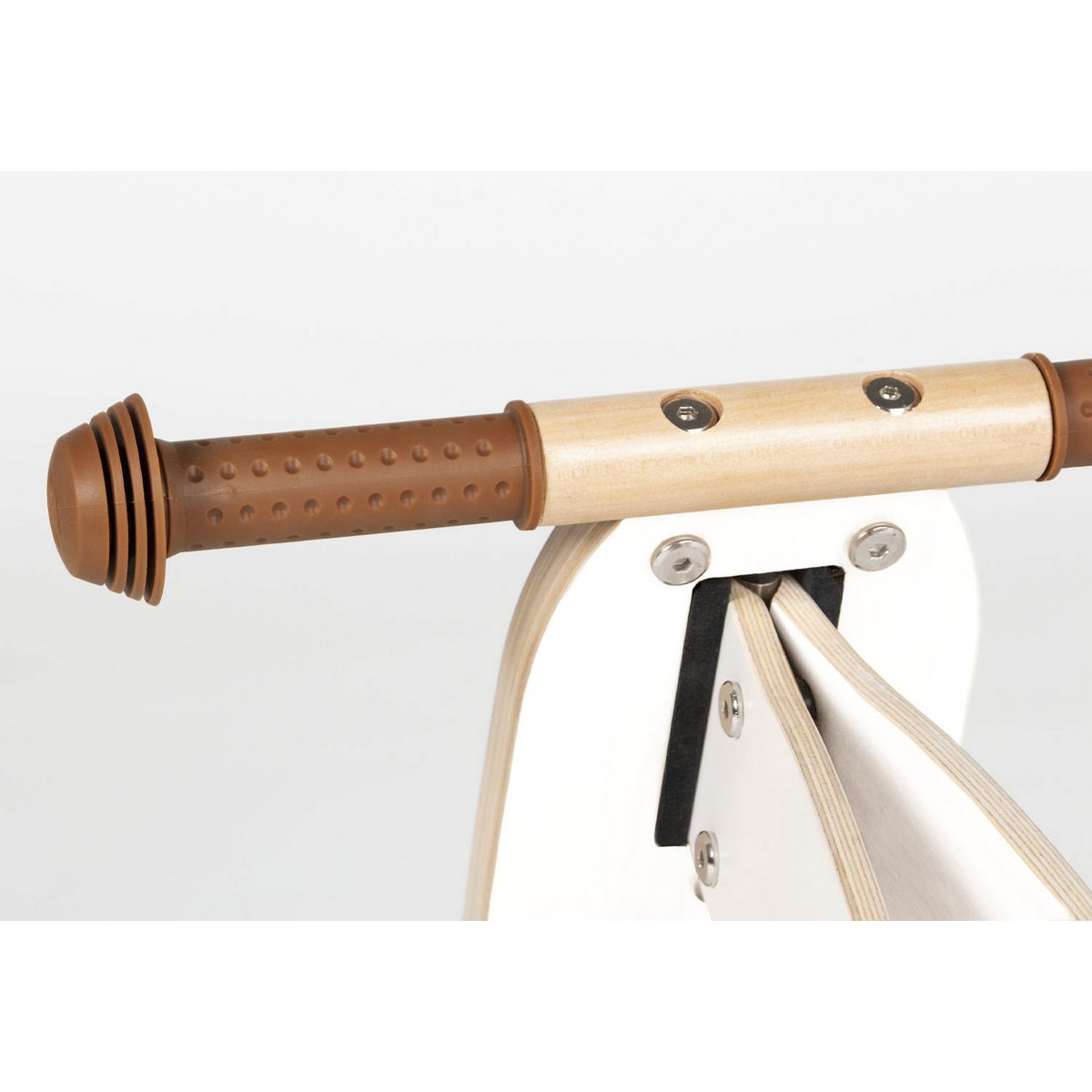 Sichere Verschraubung. Mini-Dreirad 'Charlie' in Weiß und Naturholz, ergonomisches Design, ideal für kleine Kinder ab 1 Jahr