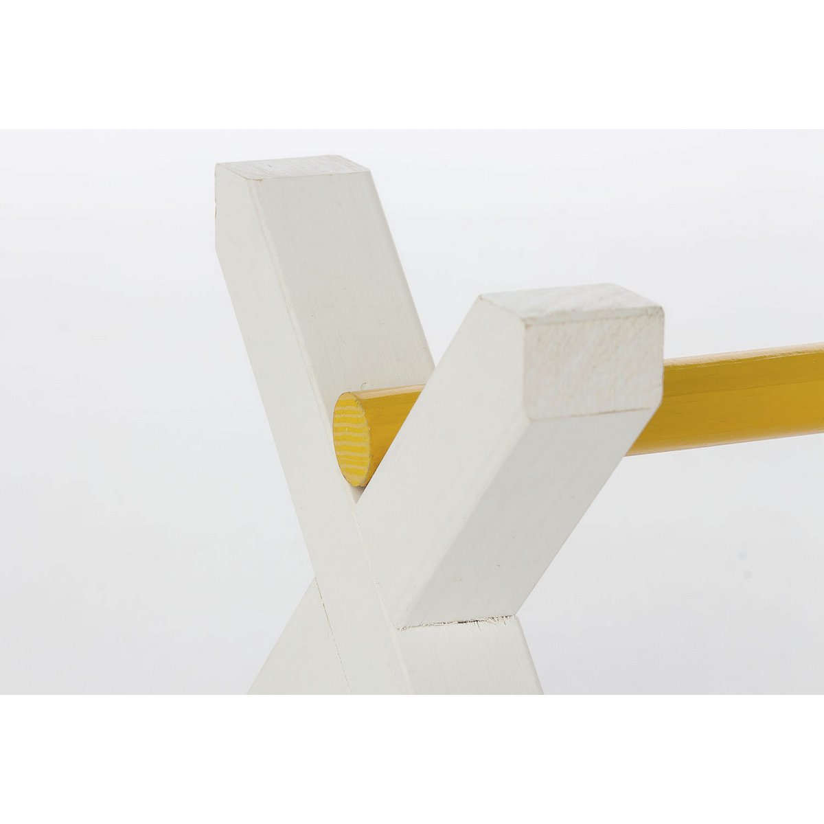Hürden-Set 'Jumper', 3-teilige, höhenverstellbare Holz-Hürden für motorische Übungen und spielerisches Training in den Farben gelb und weiß.