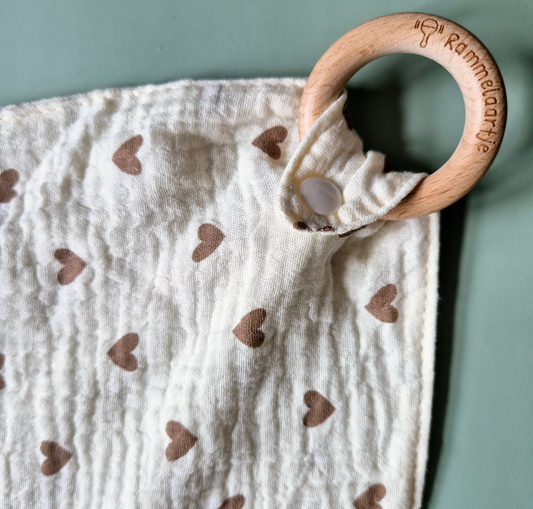 Druckknopf . Kuscheltuch in Beige mit Beißring aus Buchenholz, weiches Musselintuch für Babys, abnehmbarer Beißring