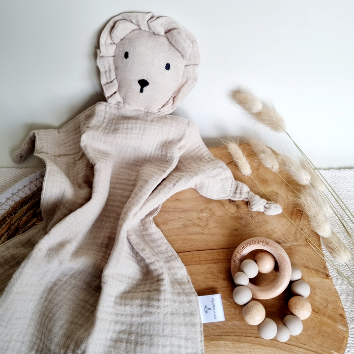 Schmusetuch Löwe, Musselin aus Bio-Baumwolle, weich und anschmiegsam, in Beige, mit gesticktem Gesicht, für Babys und Kleinkinder