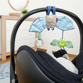 Bild in Galerie-Betrachter laden, Babyanhänger Fledermaus in Blau, Plüschspielzeug mit Glöckchen, ideal für Babyschalen und Kinderwagen.
