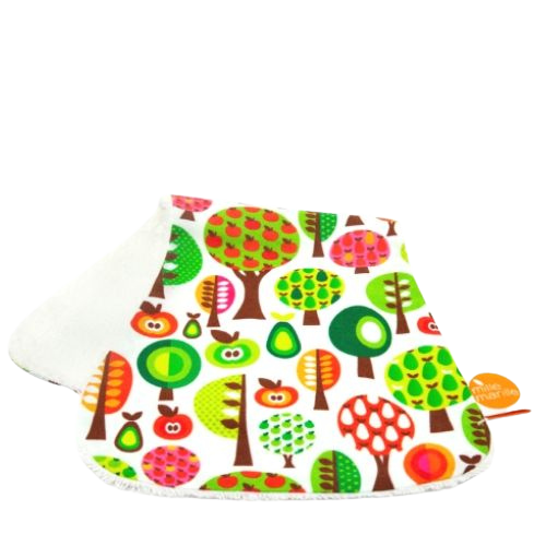 Millemarille | Spucktuch Retro Trees. Farbe: weiß/grün/rot